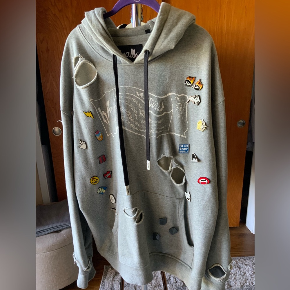 HACULLA
Pin-detail Distressed Hoodie